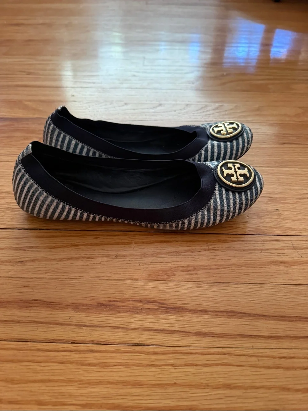 TORY BURCH leather navy blue & Caroline white stripe ballet flat, 9
